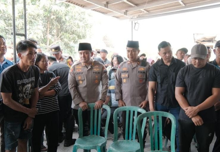 Polres Kediri Dampingi dan Beri Dukungan Moril Keluarga Korban KM Virgo Transport 8