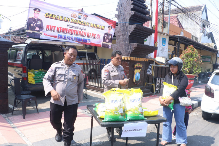 Polres Blitar Kota Gelar Gerakan Pangan Murah Sambut HUT Kemerdekaan RI ke-81