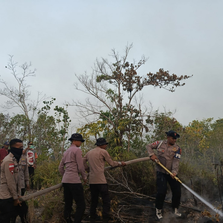 Penanganan Karhutla Hari Keenam, Brimob Kembali Turun Di Biak