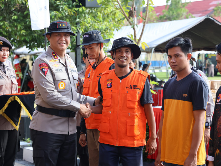 Tanggap Bencana Karhutla, Alumni Akabri 91 Salurkan 9 Mesin Pompa Air dan Alat Pemadam Api ke Polda Kalteng