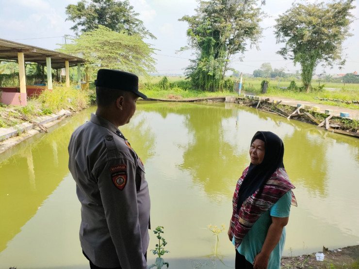 Bhabinkamtibmas Pademonegoro Apresiasi Program Ketahanan Pangan Ternak Ikan Lele