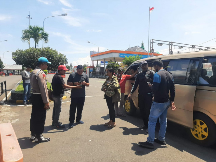 Antisipasi Arus Balik Pasca KTT G20, Personel Gabungan Polresta Banyuwangi Perpanjang Pengamanan di Pelabuhan Ketapang
