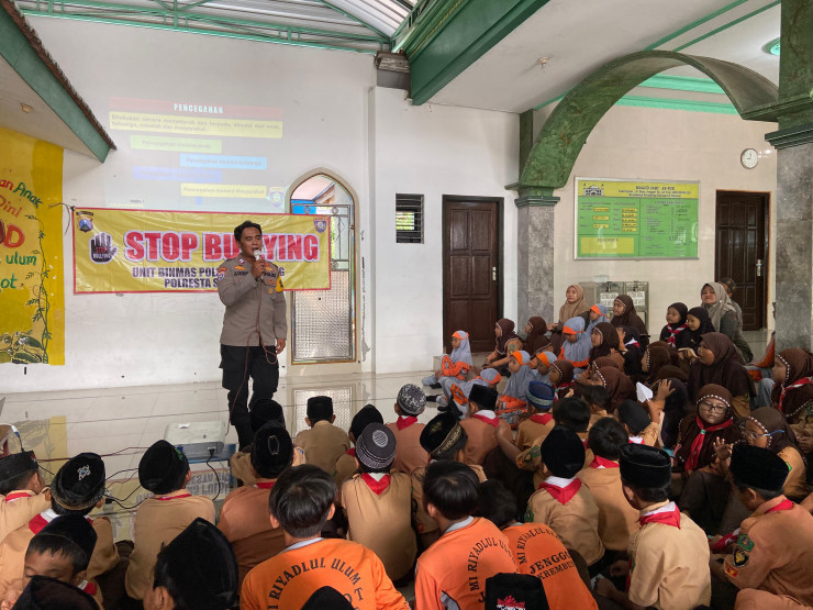 Polsek Krembung Kuatkan Nasionalisme Pelajar untuk Cegah Perundungan