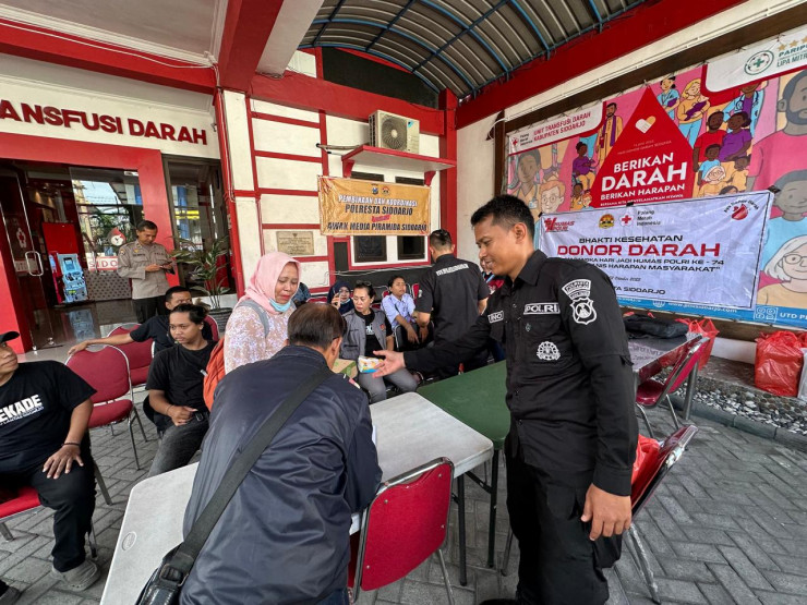 Polresta Sidoarjo Adakan Donor Darah Peringati 74 Tahun Humas Polri